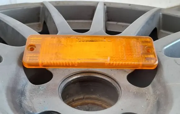 Volkswagen Golf II Front bumper turn signal 32728R6