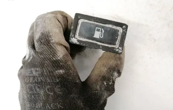 Toyota Avensis T250 Fuel tank opening switch 156795 566-0e65