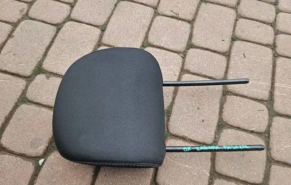 Opel Vivaro Front seat headrest 