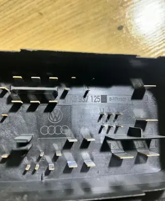 Volkswagen Golf Plus Fuse module 1K0937125A 017183071