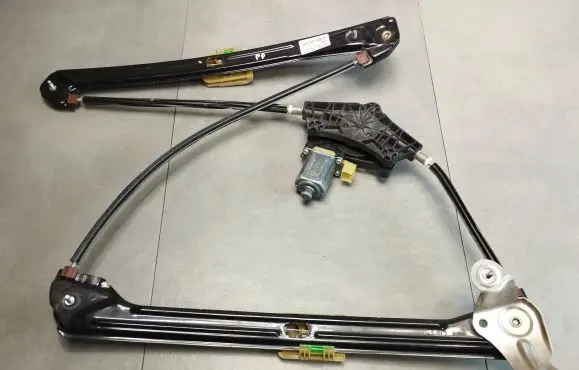 Volkswagen Golf VII Front door electric window regulator 5G4837462H