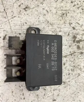 Mercedes-Benz E W211 Charging relay A0025423819 V23132A2001X14 F458