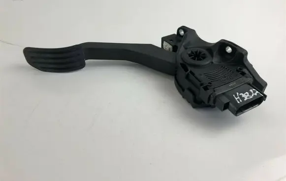 Volvo V60 Accelerator throttle pedal 31329062 H3827