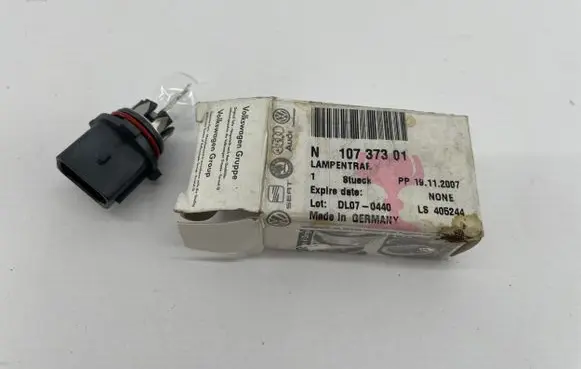 Audi A4 S4 B8 8K Headlight/headlamp bulb 10737301 DL070440 19112007