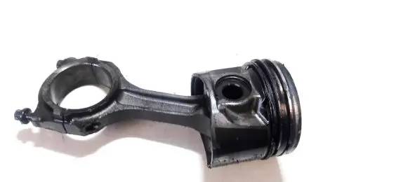 Ford Focus Piston with connecting rod
