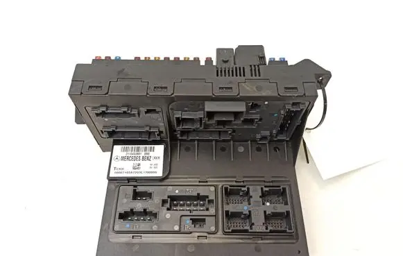 Mercedes-Benz E W211 Fuse module 2115453901