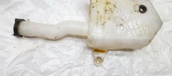 Ford Mondeo Mk III Windscreen/windshield washer pump 1S7117618AF 1S71-17618-AF