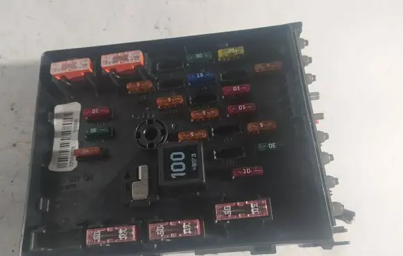 Volkswagen PASSAT B6 Fuse module 3C0937125