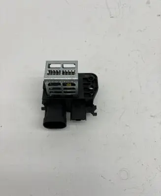 Peugeot 5008 Coolant fan relay 9830143880