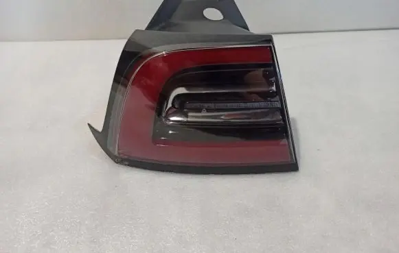 Tesla Model 3 Rear/tail lights 1077399-00-C