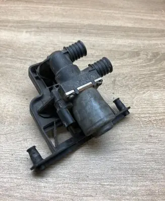 BMW 5 E39 Coolant heater control valve 8379921 1147412154