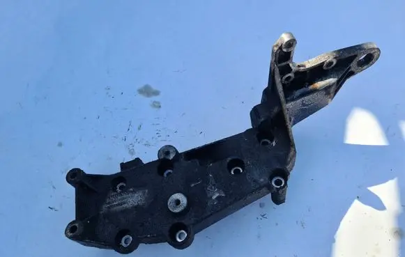 Volvo S60 Generator/alternator bracket 9497106