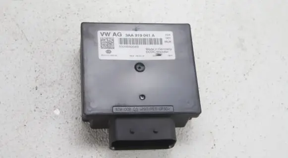 Volkswagen Tiguan Voltage converter/converter module 3AA919041A