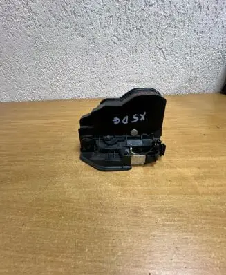 BMW X5 E70 Rear vent window glass F4665