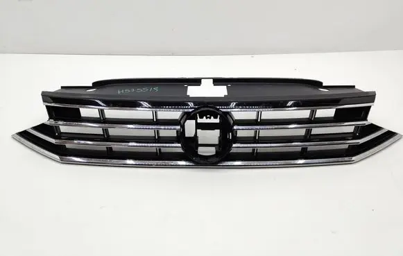 Volkswagen PASSAT B8 Front bumper upper radiator grill 3G0853653N