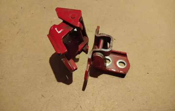 Renault Twingo II Front door hinge set 
