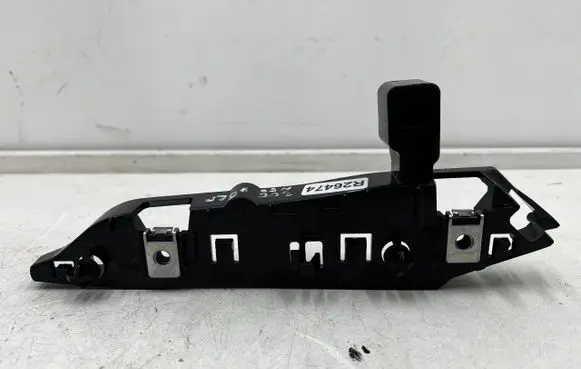 Peugeot 3008 II Front bumper mounting bracket 9810975480