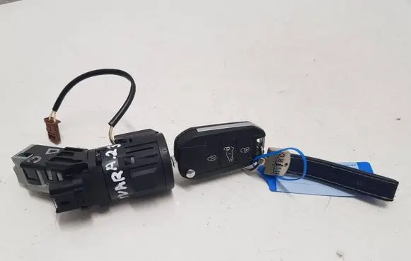 Opel Vivaro Ignition lock 9663123380