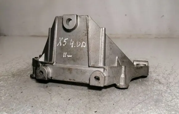 BMW X5 E70 Engine mounting bracket 7137238