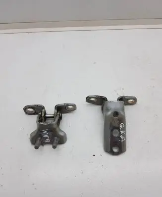 Mitsubishi L200 Rear door lower hinge 
