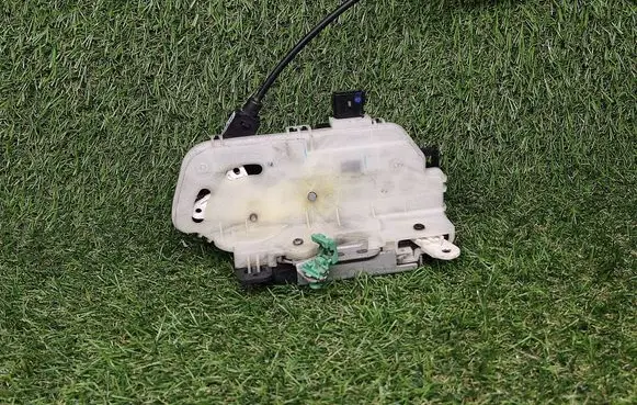 Ford Escape Front door lock 8L8478219A65