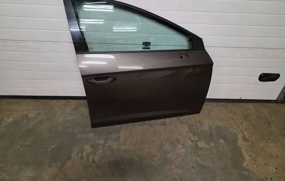 Seat Leon (5F) Front door 