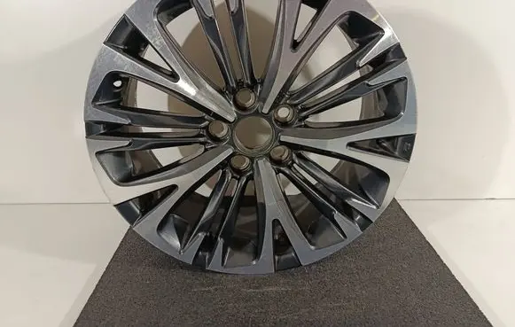 Toyota Yaris Cross R18 alloy rim 426110DK90