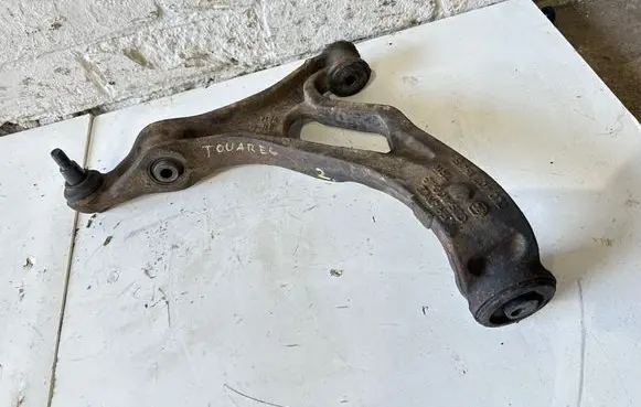 Volkswagen Touareg I Front lower control arm/wishbone 7L0407154B GJS4001