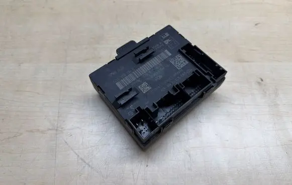Volkswagen PASSAT B8 Door control unit/module 5Q0959592B