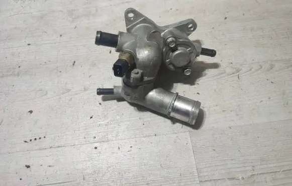 Hyundai Kona I Thermostat/thermostat housing