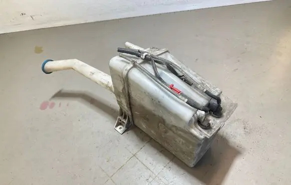 Chevrolet Lacetti Windshield washer fluid reservoir/tank