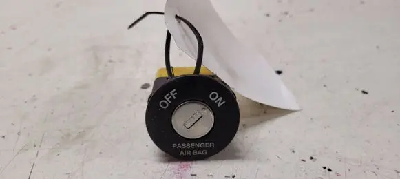 KIA Magentis Passenger airbag on/off switch 
