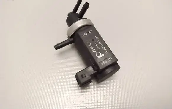 Audi A4 S4 B5 8D Turbo solenoid valve 8D0906627 99T109 72190332