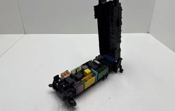 Infiniti Q30 Fuse module A2465402714