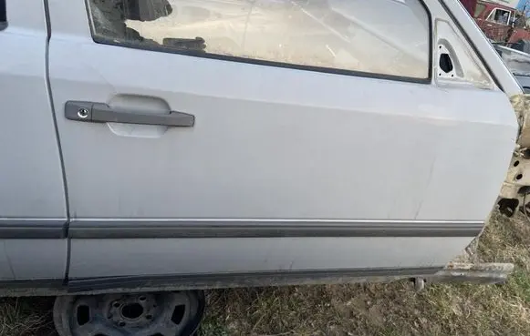 Mercedes-Benz E W124 Front door 