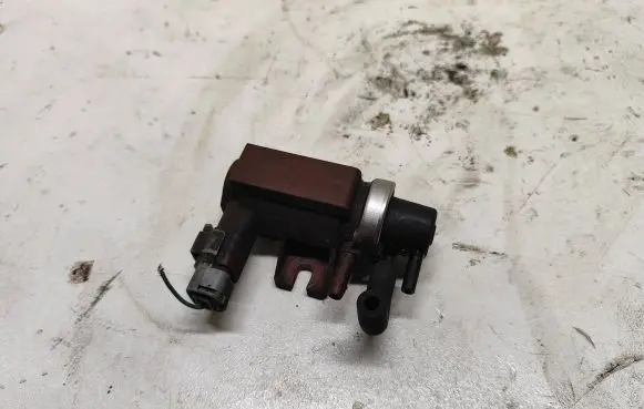 Ford Focus Turbo solenoid valve 9652570180 70096803 10T350