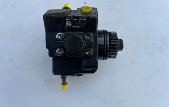 Nissan NV300 Fuel injection high pressure pump