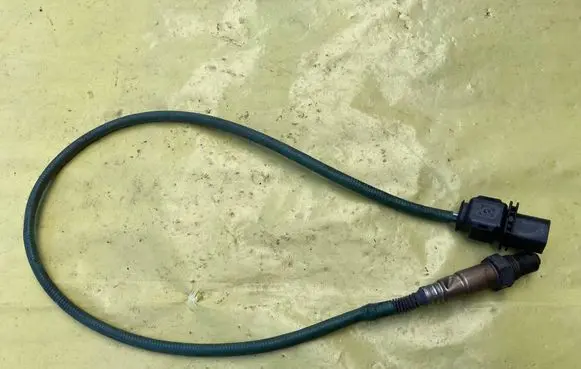 Mercedes-Benz C AMG W204 Lambda probe sensor A0035427118