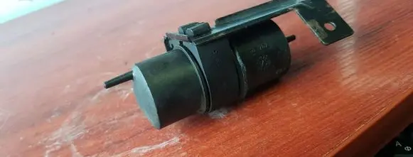 BMW 7 E38 Vacuum air tank 1312762
