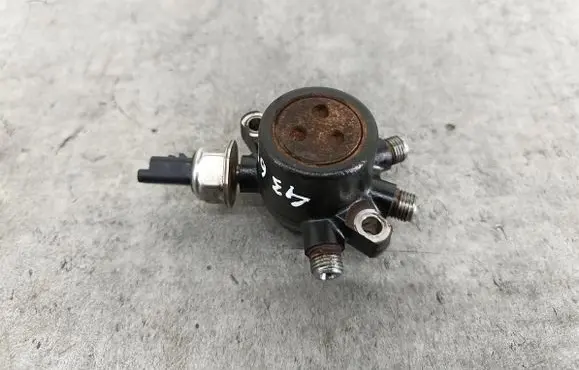 Ford Focus Fuel distributor 4M5Q9D280DBSR341