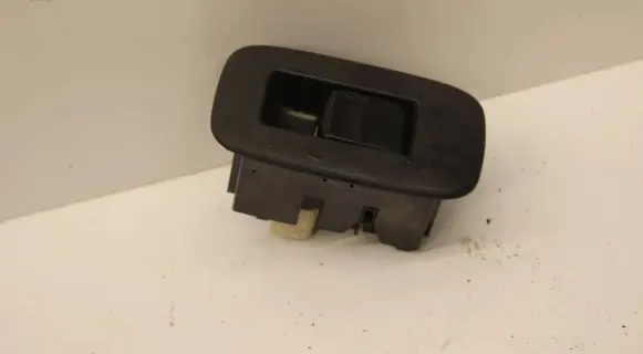Toyota Avensis T250 Electric window control switch