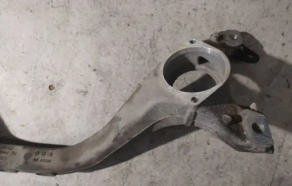 Volkswagen Touareg II Engine mounting bracket 7P0199207