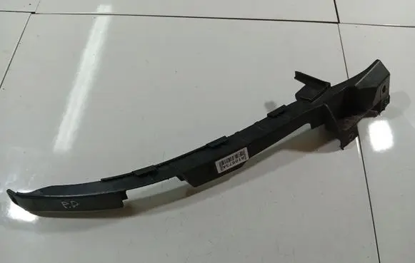 Opel Insignia A Front bumper mounting bracket 13250571