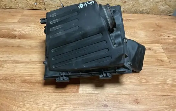 Opel Insignia A Air filter box 55560889