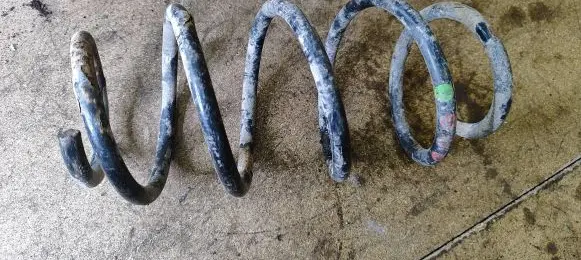 Volkswagen Polo IV 9N3 Front coil spring