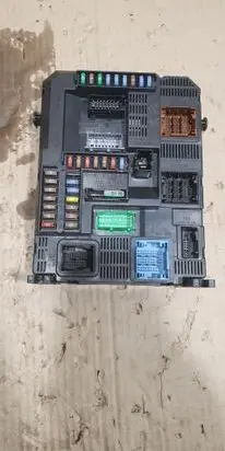 Peugeot 308 BSM Control unit 9807054180