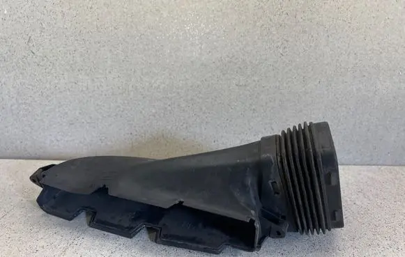 Audi A7 S7 4G Air intake duct part 4G0129624D