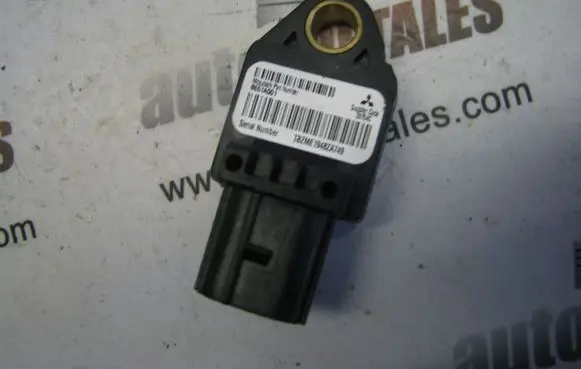 Mitsubishi Outlander Airbag deployment crash/impact sensor 8651A001