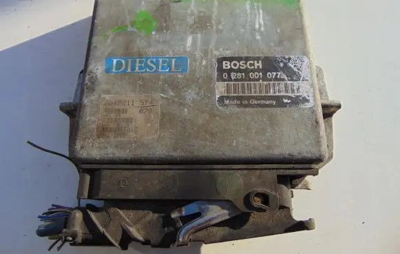 BMW 5 E34 Engine control unit/module 0281001077 2242211