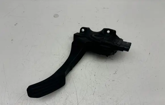 Volvo S60 Accelerator throttle pedal 31329059